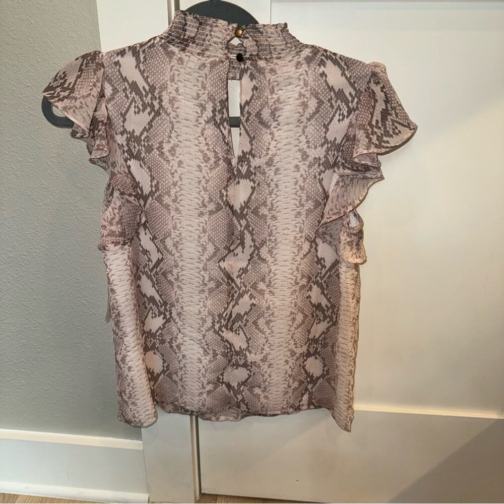 1.STATE Keyhole Flutter Sleeve Smocked Neck Silky Snake Ballet Dust Pink… - Picture 3 of 7